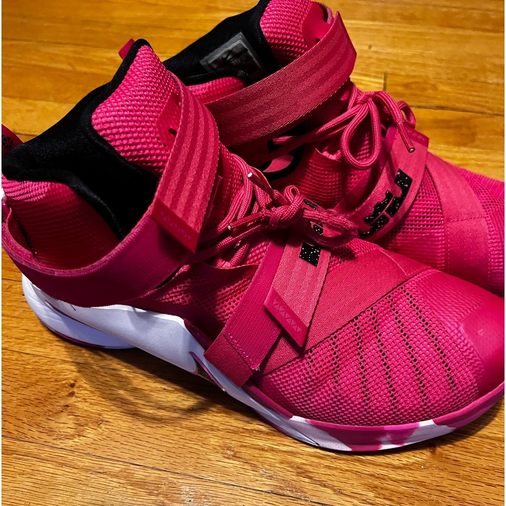 Nike Lebron Zoom Soldier 9 -Breast Cancer Awareness edition sz13